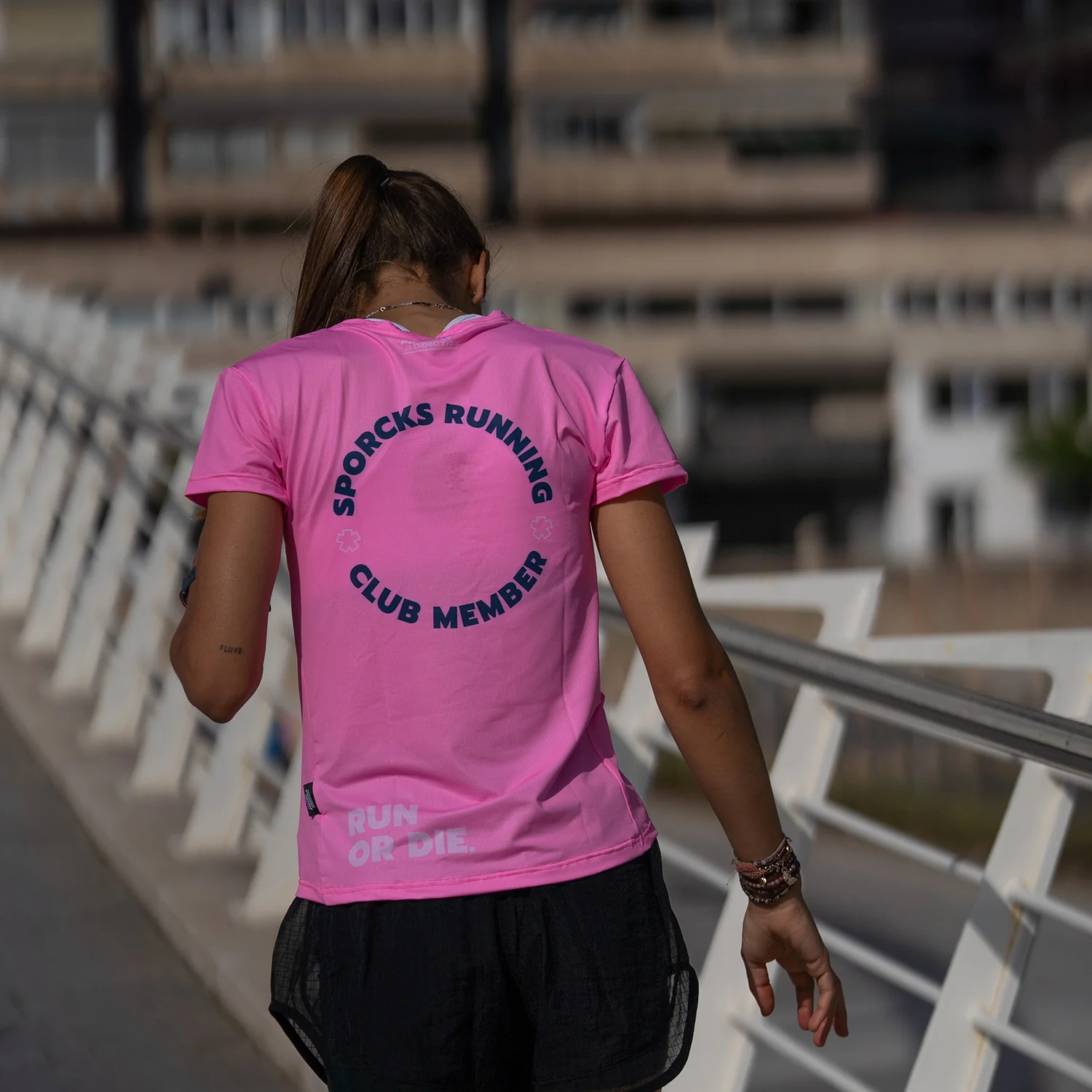 RUN OR DIE PINK - CAMISETA TÉCNICA MUJER - Image 3