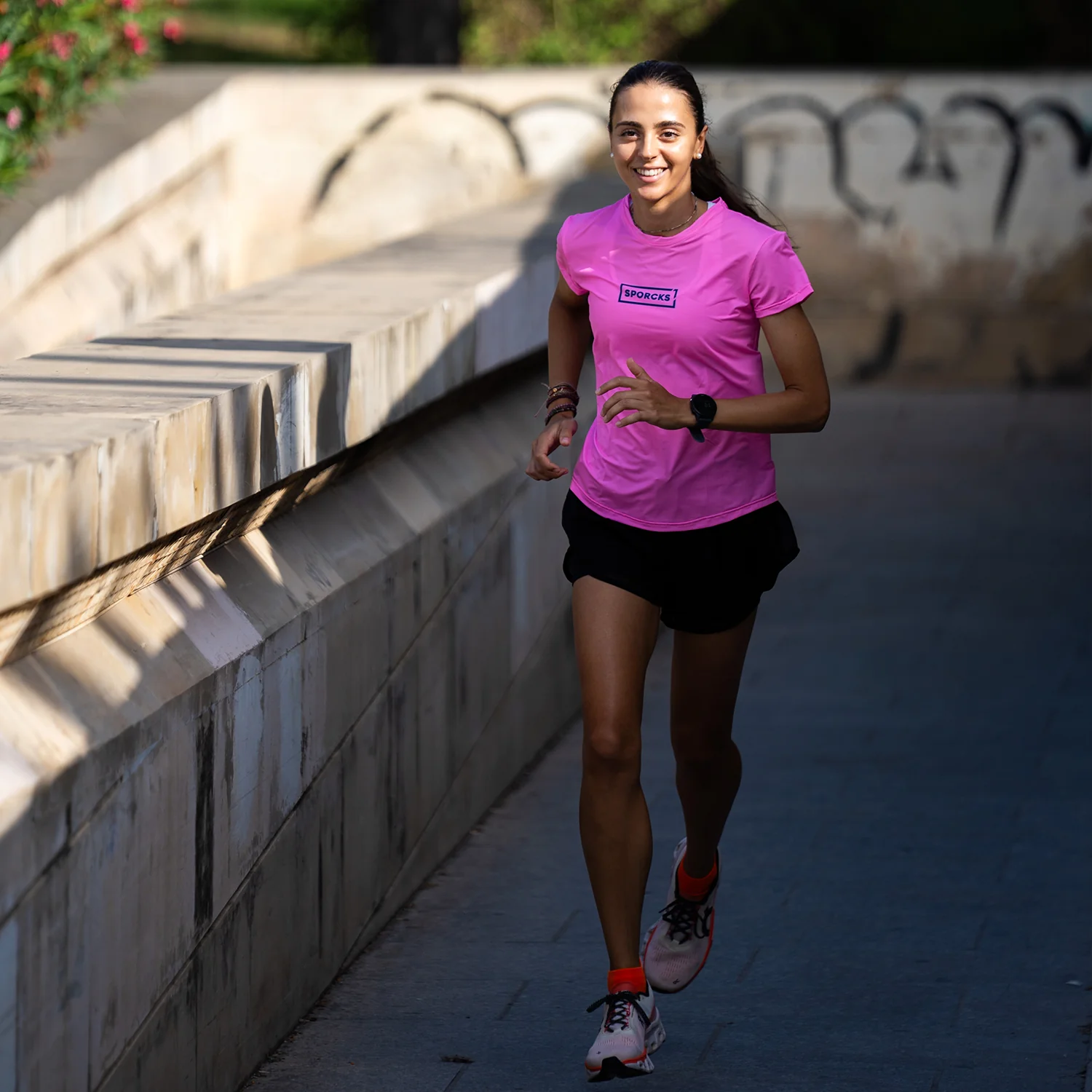 RUN OR DIE PINK - CAMISETA TÉCNICA MUJER - Image 4